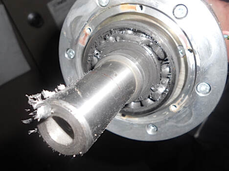 Bearing problem in a servo motor for repair
