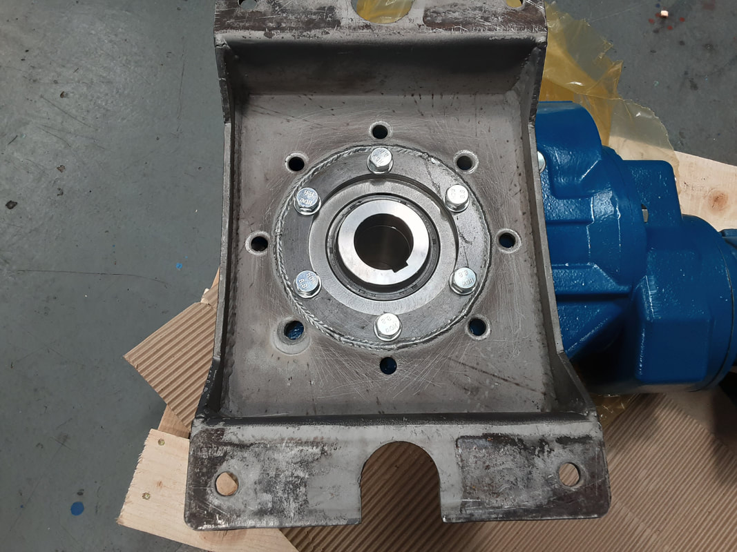 The modified plate on the Radicon gearbox
